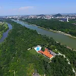 Ostrova Отель 3*