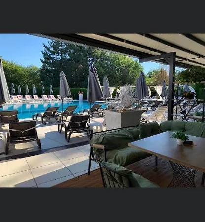 Ostrova 3*