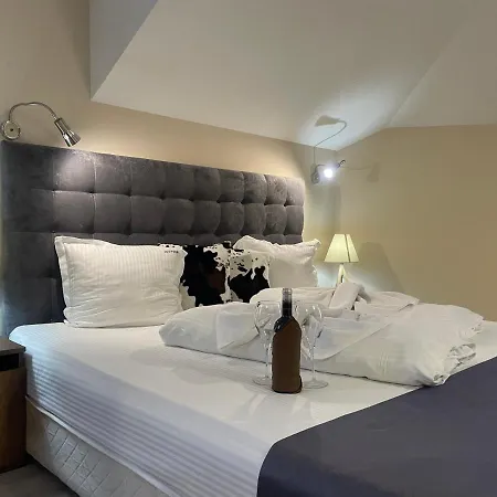 Hotel Ostrova 3*