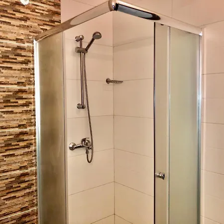 Hotel Ostrova 3*